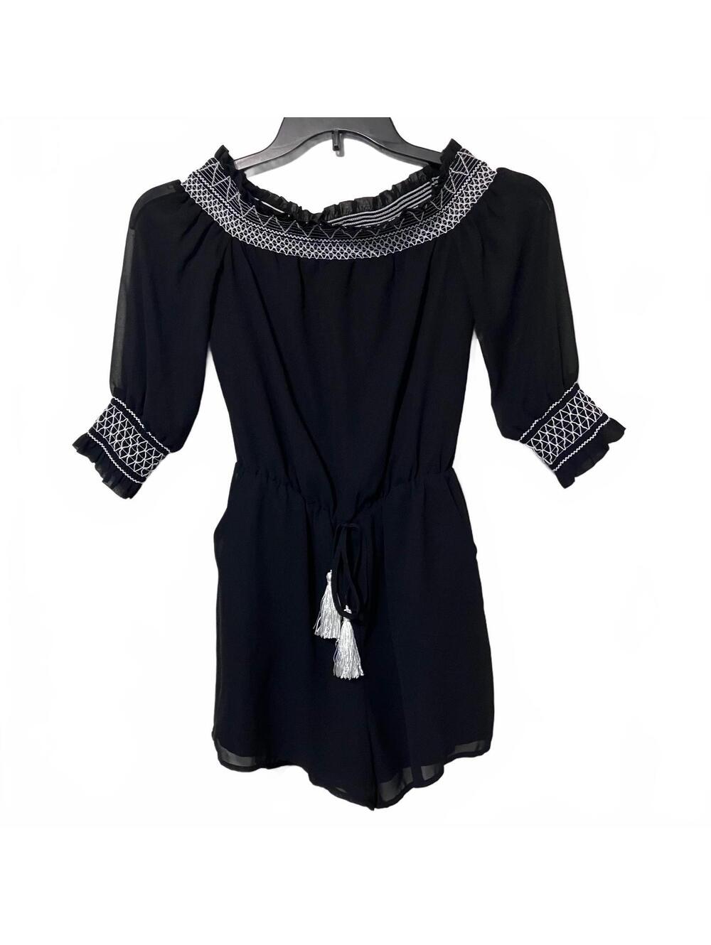 Belle Sky Petite Boho Chic Minimalist Black White Embroidery Romper XS Petite